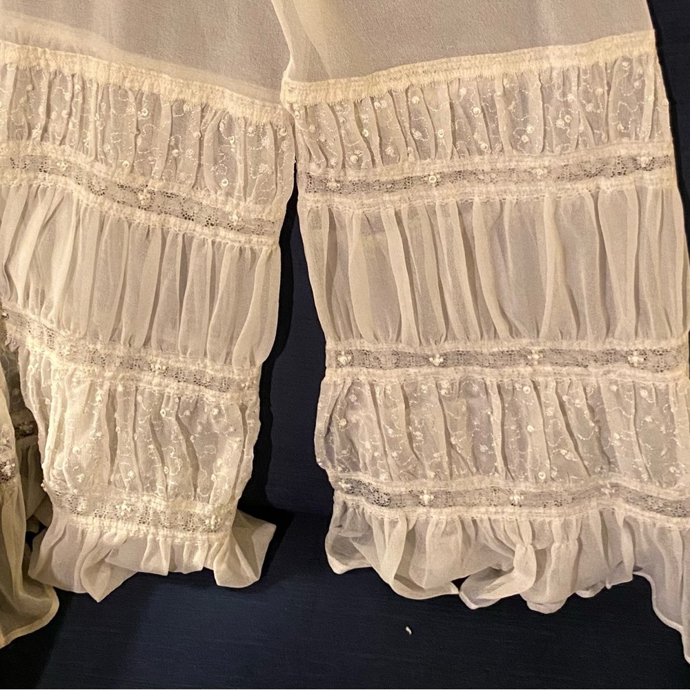 Gorgeous Elegant Ivory Shawl w Lace & Sequins - Picture 7 of 7